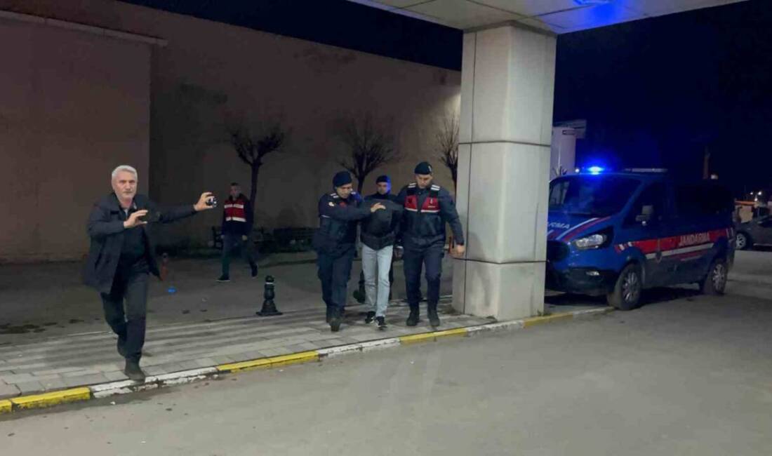 Tekirdağ Çerkezköy’de cami önünde iki grup arasında çıkan silahlı kavgada,