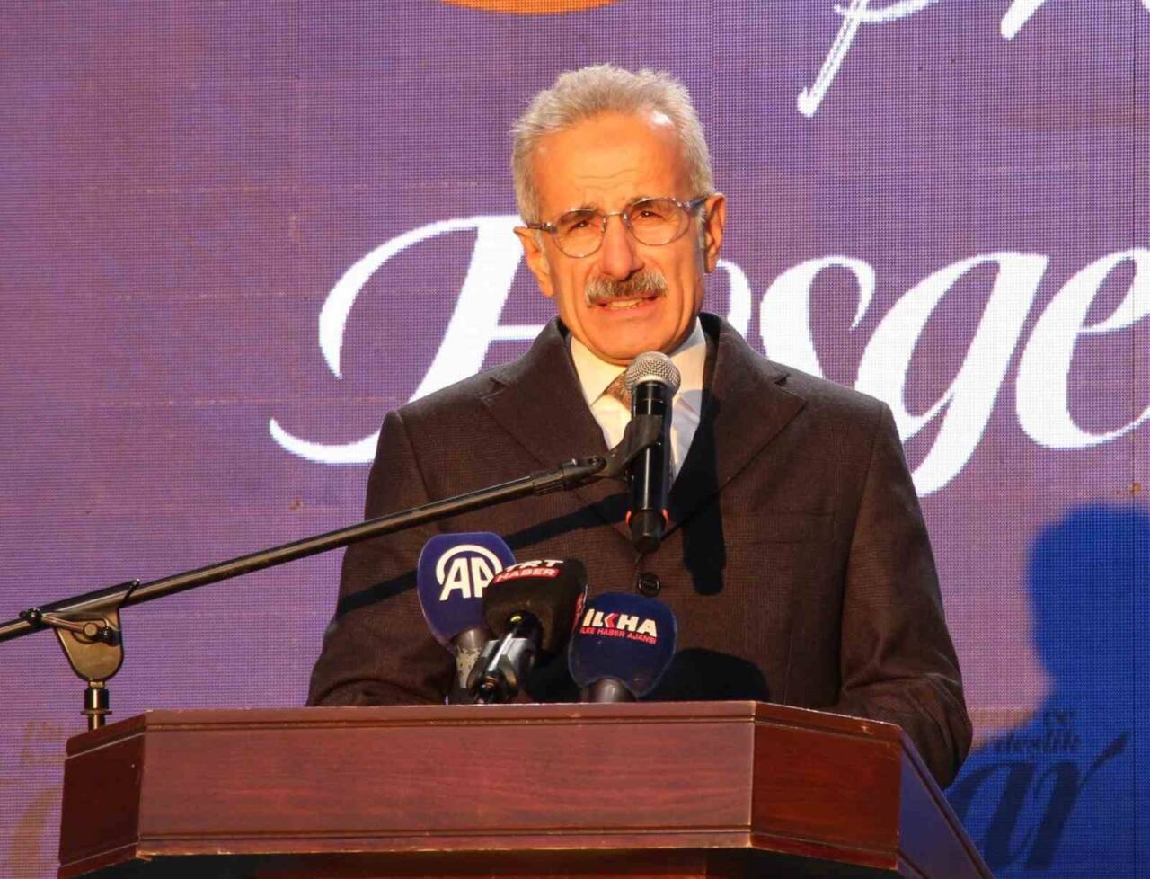 Ulaştırma ve Altyapı Bakanı Abdulkadir Uraloğlu, Batman'da yaptığı açıklamada İstanbul