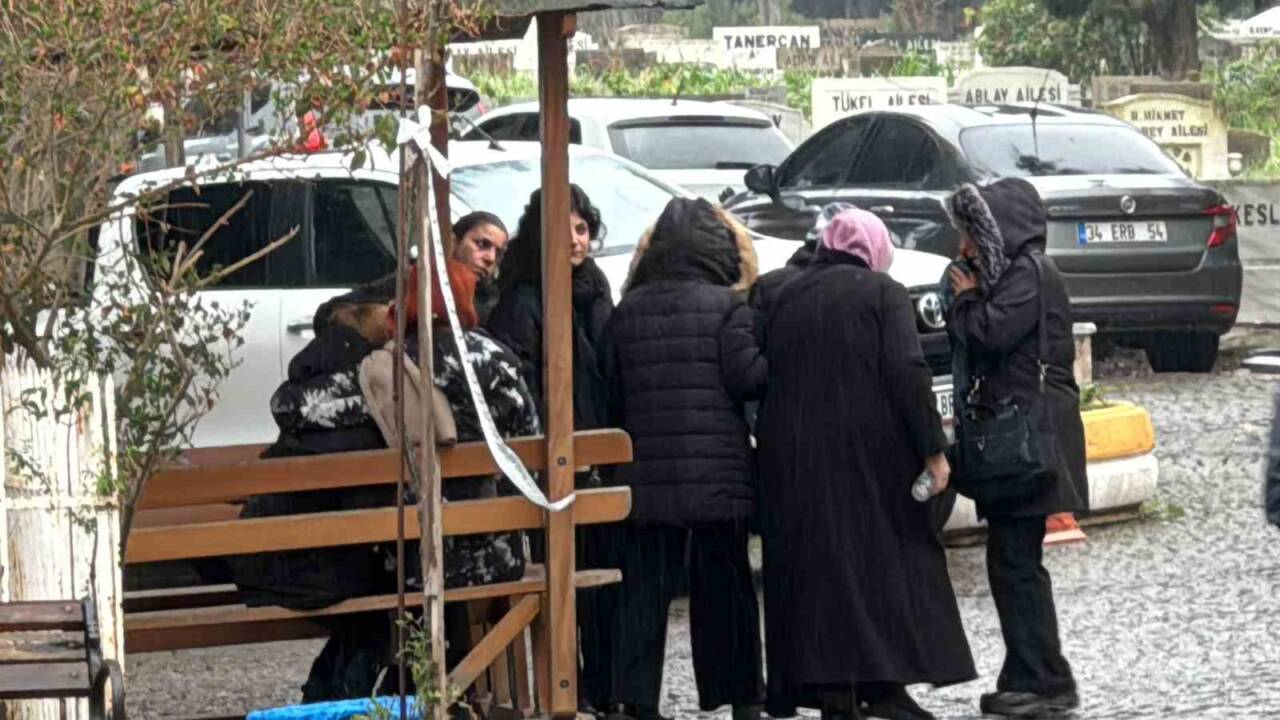 Pankreas kanseri nedeniyle hayatını kaybeden 54 yaşındaki ünlü sanatçı Tanyeli’nin