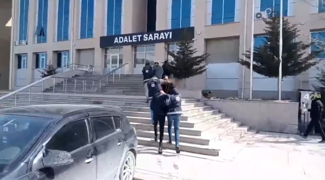 Van’da göçmen kaçakçılığına yönelik yapılan çalışmada gözaltına alınan 14 organizatörden