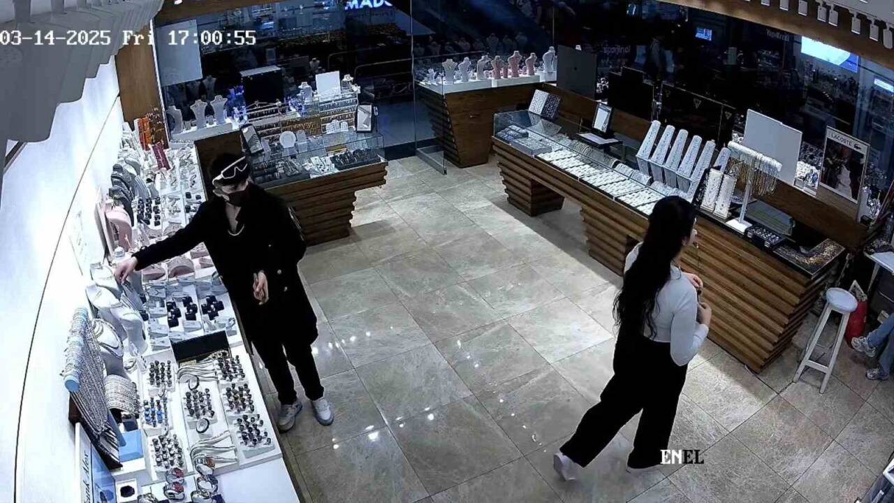 Yalova'da bir mağazada cerrahi maske takarak hırsızlık yapan bir şüpheli,