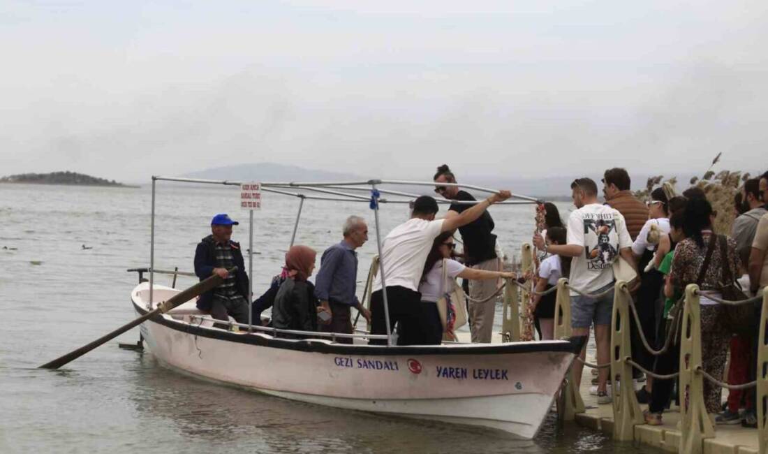 Balıkçı Adem Yılmaz ile Yaren leylek, 14. yılını Eskikaraağaç'ta kutladı.