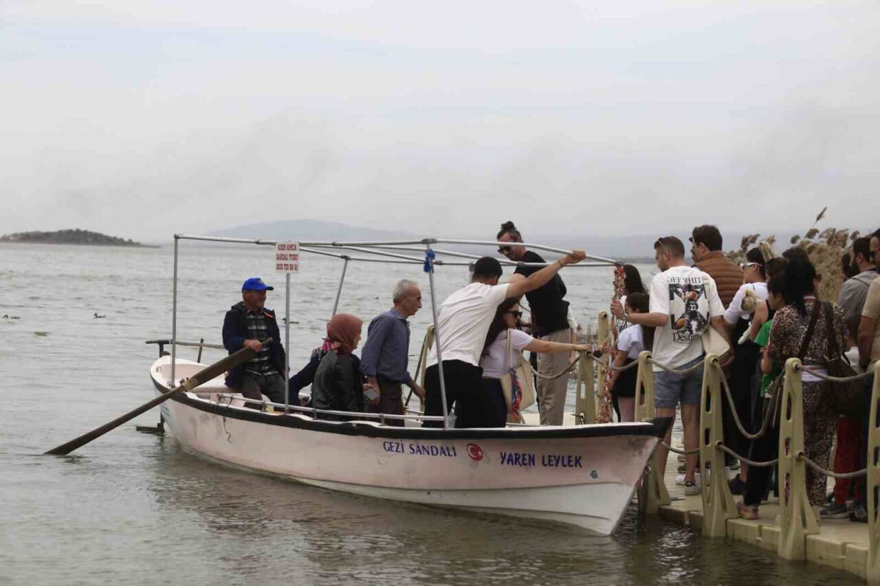 Balıkçı Adem Yılmaz ile Yaren leylek, 14. yılını Eskikaraağaç'ta kutladı.