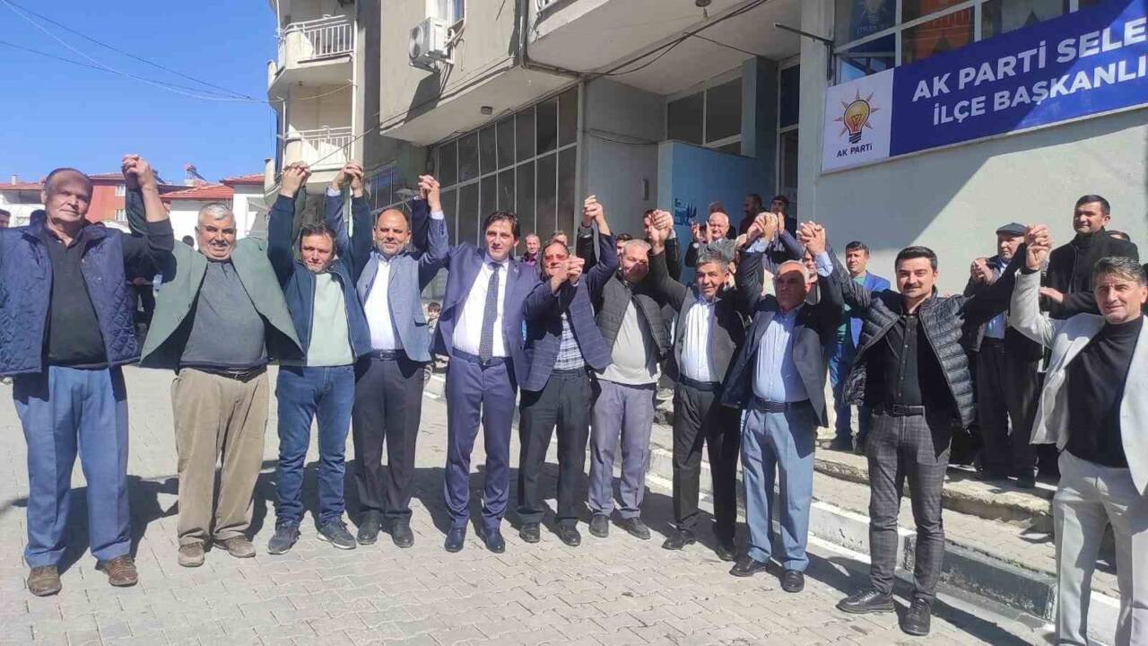 Manisa Selendi’de Yeniden Refah Partisi’nde istifa eden 3 Belediye Meclis