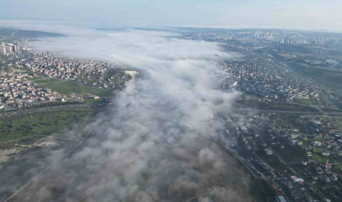 İstanbul, sabah saatlerinde sis bulutlarıyla kaplanan Küçükçekmece gölüyle büyüleyici bir