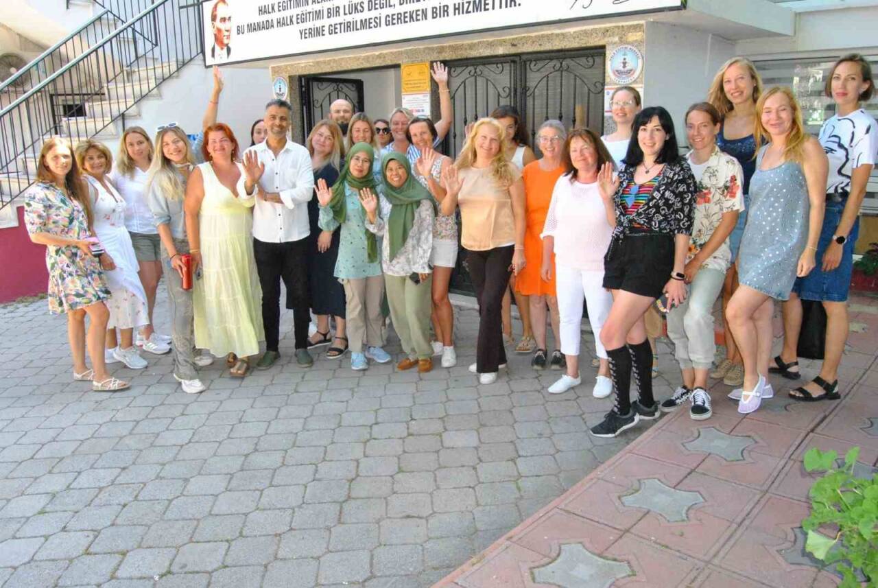 Fethiye'de, 209 yabancı uyruklu kişi Türkçe kursuna katılıyor. Almanca-Türkçe Öğretmeni