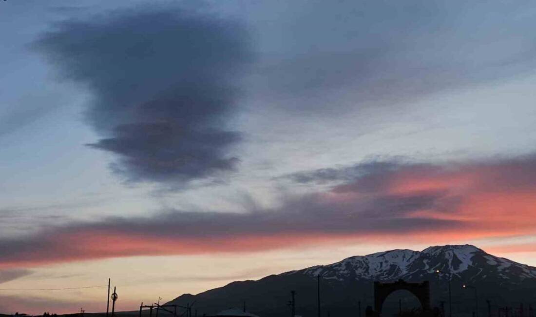 Bitlis'in Adilcevaz ilçesinde yükselen Türkiye'nin üçüncü en yüksek dağı Süphan