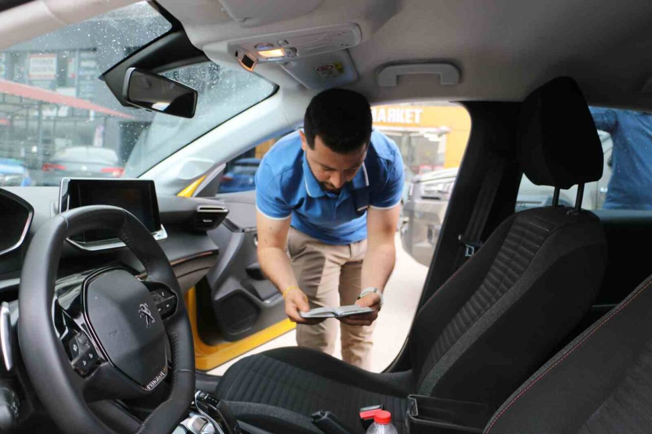 Kurban Bayramı’na yaklaşırken araç kiralama ihtiyacı artıyor. Diyarbakır’daki firma yetkilisi