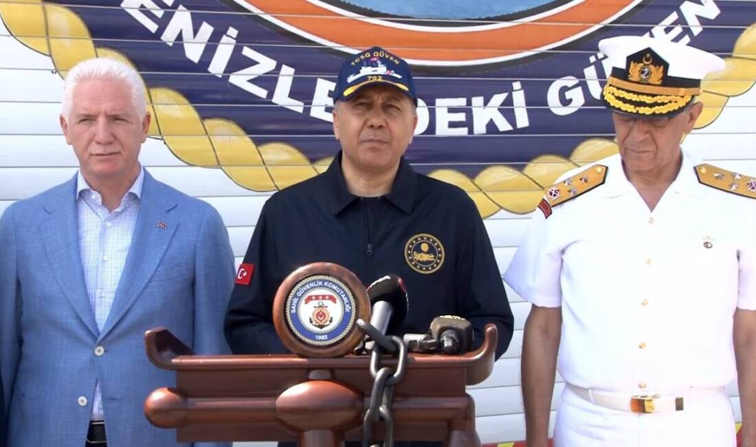 İçişleri Bakanı Ali Yerlikaya, TEKNOFEST Mavi Vatan etkinliğini ziyaret ederek,
