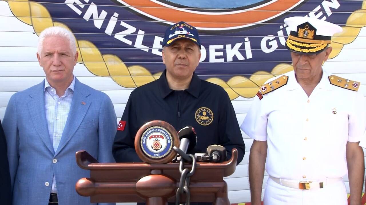 İçişleri Bakanı Ali Yerlikaya, TEKNOFEST Mavi Vatan etkinliğini ziyaret ederek,