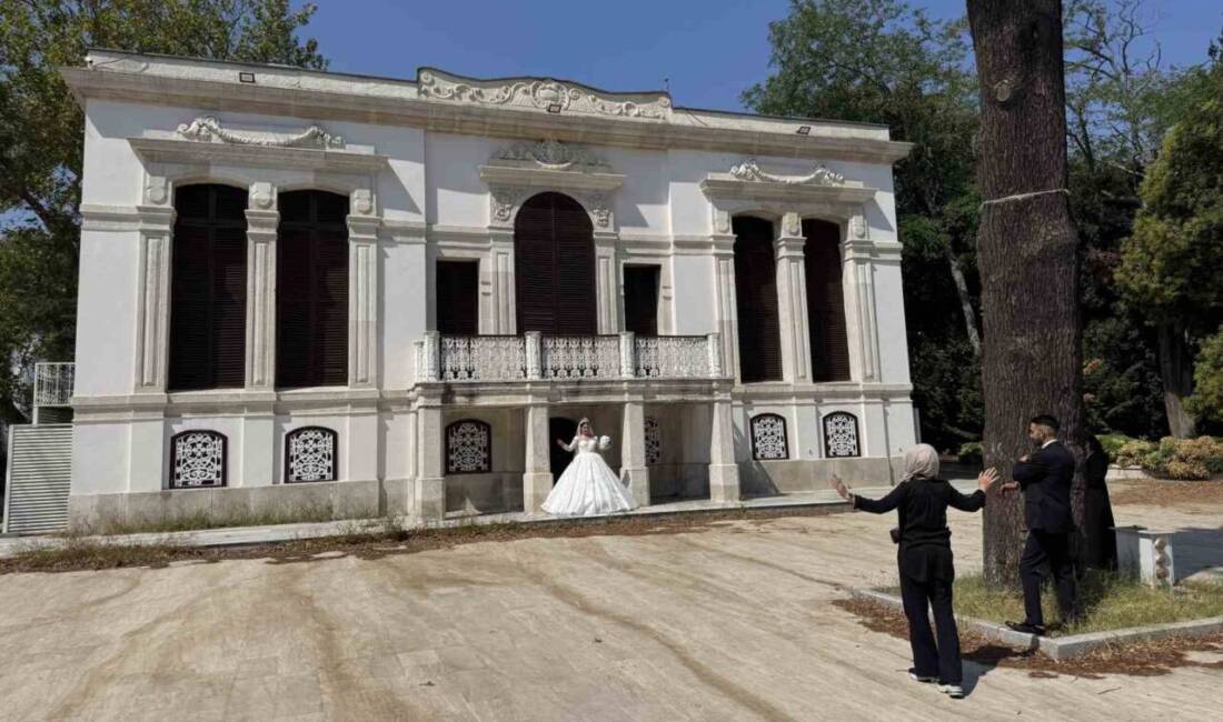 İstanbul Beşiktaş'taki Yıldız Parkı, düğün öncesi fotoğraf çekimleri için çiftlerin