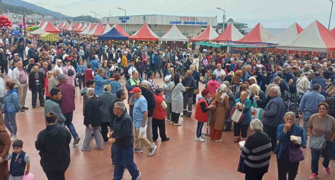 Çınarcık Genç Karadenizliler Derneği, 2. Çınarcık Hamsi Festivali'nde 4 ton