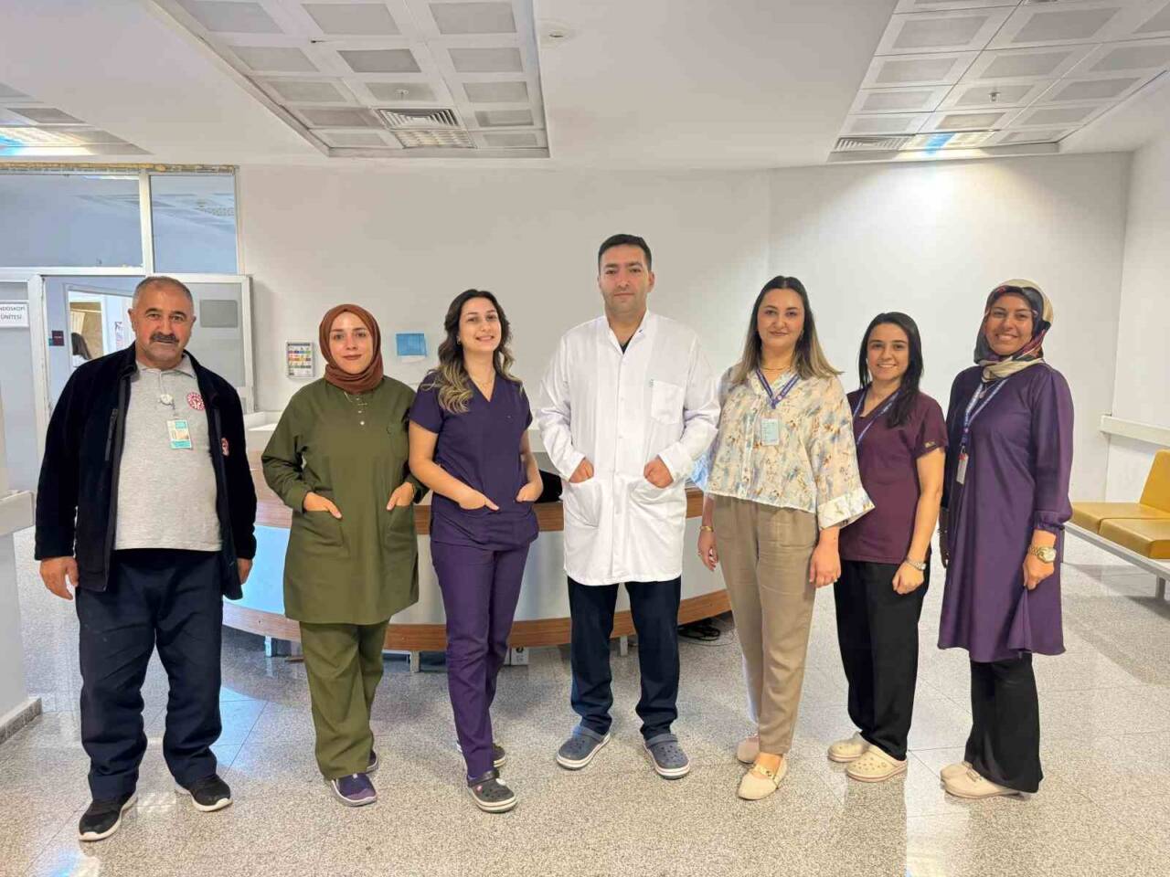 Ağrı'da Obsesif Kompulsif Bozukluğu olan 22 yaşındaki genç kadın, kalem