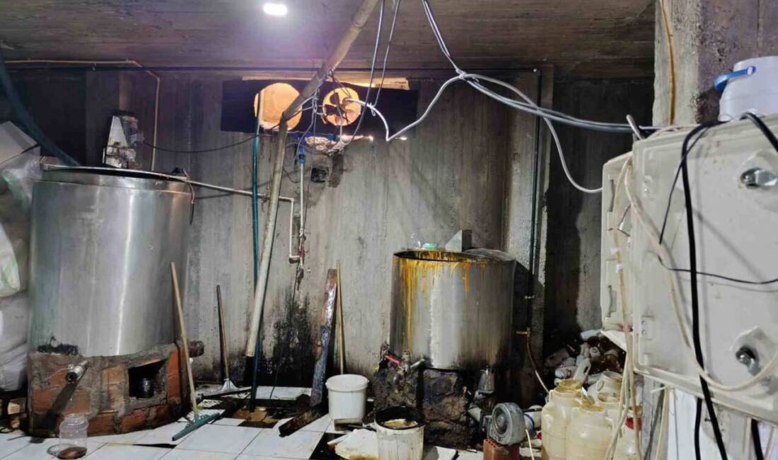 Ağrı'nın Doğubayazıt ilçesinde ruhsatsız olarak pekmez üreten bir işletmede yapılan