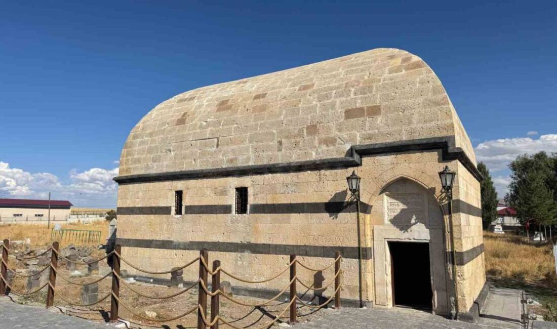 Ağrı'nın Hamur ilçesindeki tarihi Hamur Kümbeti, yapılan restorasyon sonrası yeniden