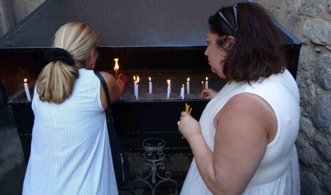 Van'daki Akdamar Kilisesi, Kültür ve Turizm Bakanlığı'nın izniyle yılda bir