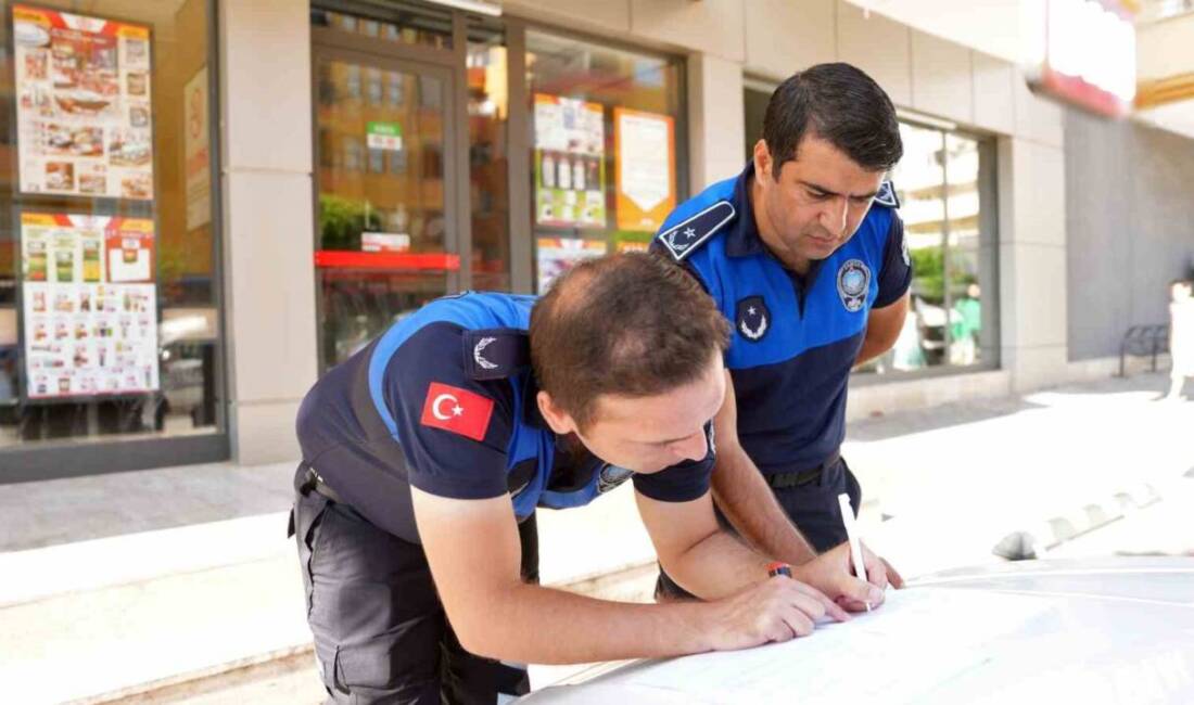 Alanya'da zabıta ekipleri, tarihi geçmiş ürünler satan iki market şubesini