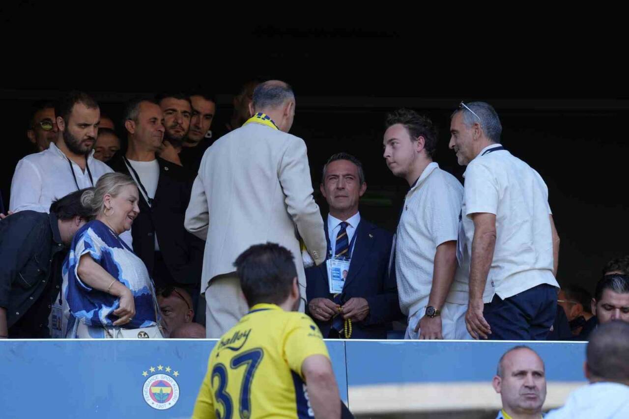 Fenerbahçe’nin olağanüstü genel kurul toplantısında mevcut başkan Ali Koç, Sadettin