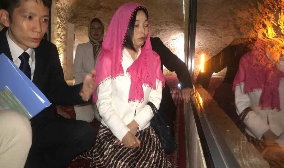 Japonya Altes Prensesi Akiko Mikasa, Şanlıurfa'da Balıklıgöl'ü ziyaret ederek balıklara