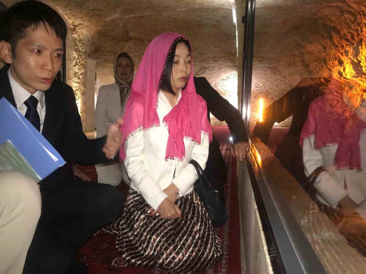 Japonya Altes Prensesi Akiko Mikasa, Şanlıurfa'da Balıklıgöl'ü ziyaret ederek balıklara