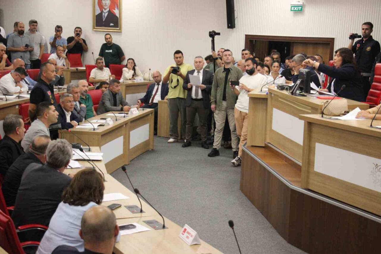 Aydın Büyükşehir Belediye Meclisi, Özlem Çerçioğlu başkanlığında ikinci kez gerginlik