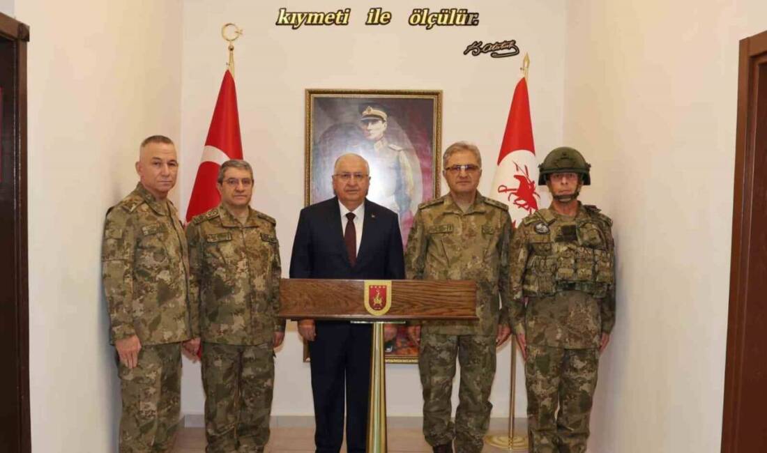 Milli Savunma Bakanı Yaşar Güler, Konya'da Kara Kuvvetleri Komutanlığı'nın Eğitim