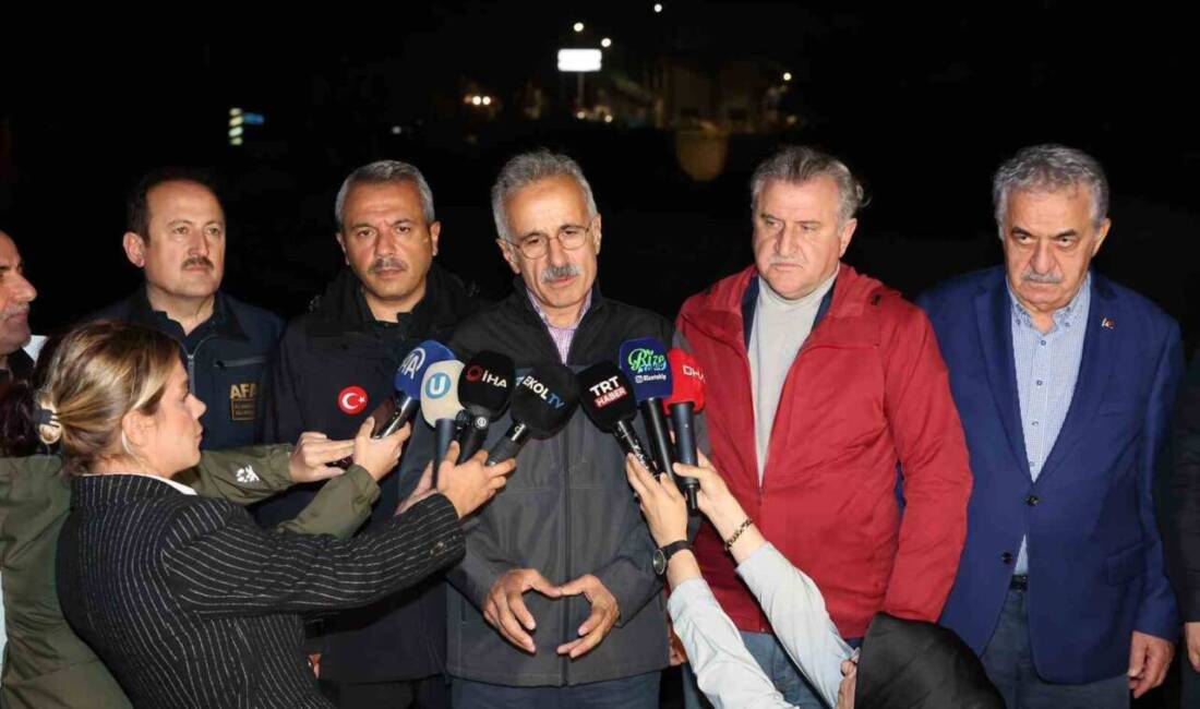 Ulaştırma ve Altyapı Bakanı Abdulkadir Uraloğlu, Rize'deki sel ve heyelan