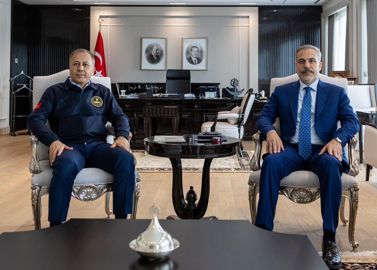 İçişleri Bakanı Ali Yerlikaya, Dışişleri Bakanı Hakan Fidan'ı ziyaret etti.