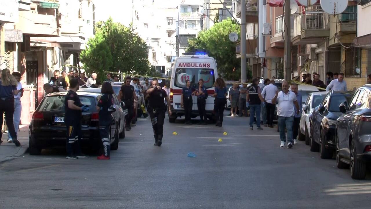 İzmir'in Balçova ilçesinde bir polis karakoluna 16 yaşındaki bir çocuk