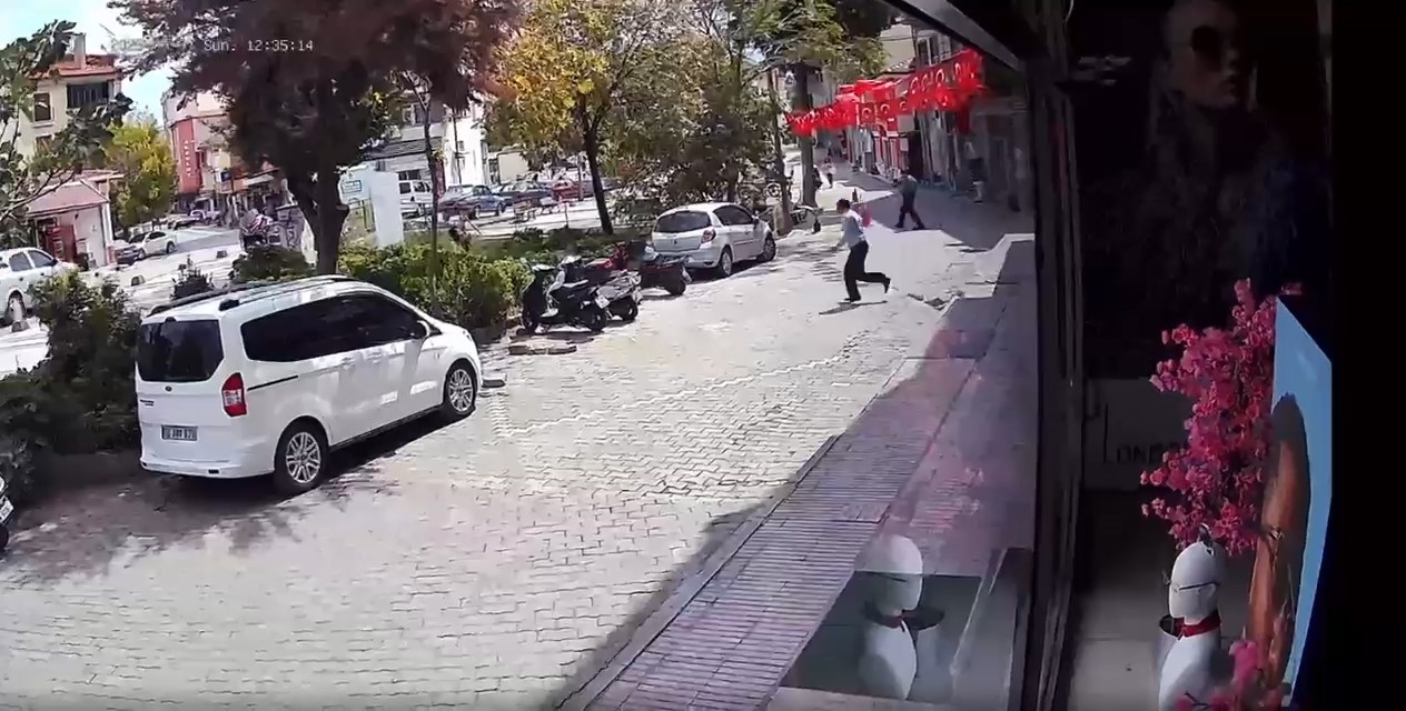 Balıkesir’in Sındırgı ilçesinde bugün saat 12.35'te 4.9 büyüklüğünde bir deprem