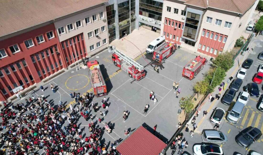 Başakşehir'deki İBB Şair Erdem Beyazıt Ortaokulu'nun kantininde öğle saatlerinde çıkan