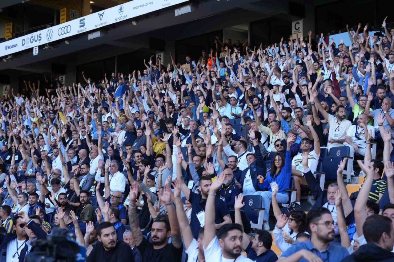 Fenerbahçe Spor Kulübü, olağan kongresinde Başkan Ali Koç ve yönetimini