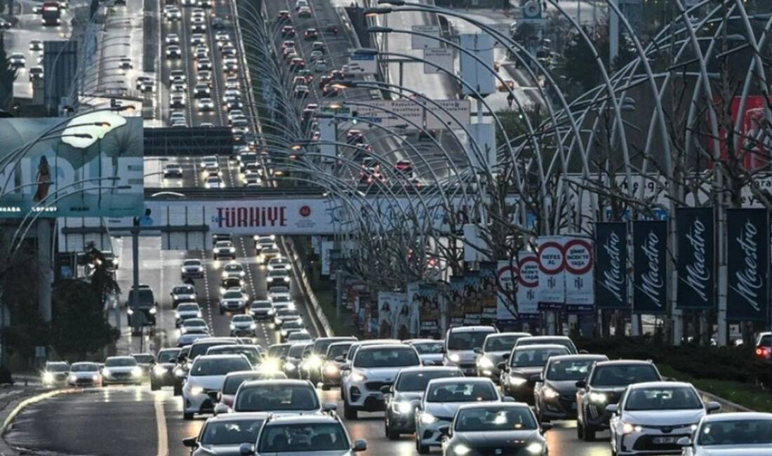 Ankara Büyükşehir Belediyesi'nin Sincan Yenikent girişindeki köprülü kavşak çalışması, trafik