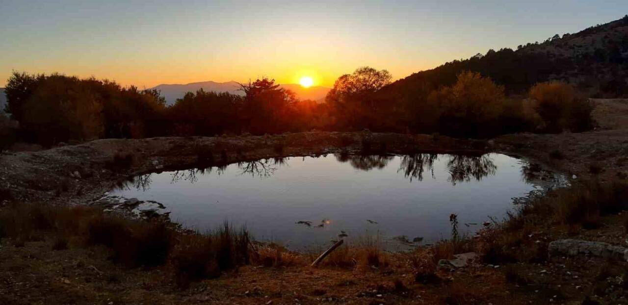Bolu'nun Mudurnu ilçesindeki 1500 rakımlı Karapınar Kavağı köyü, yaz aylarında