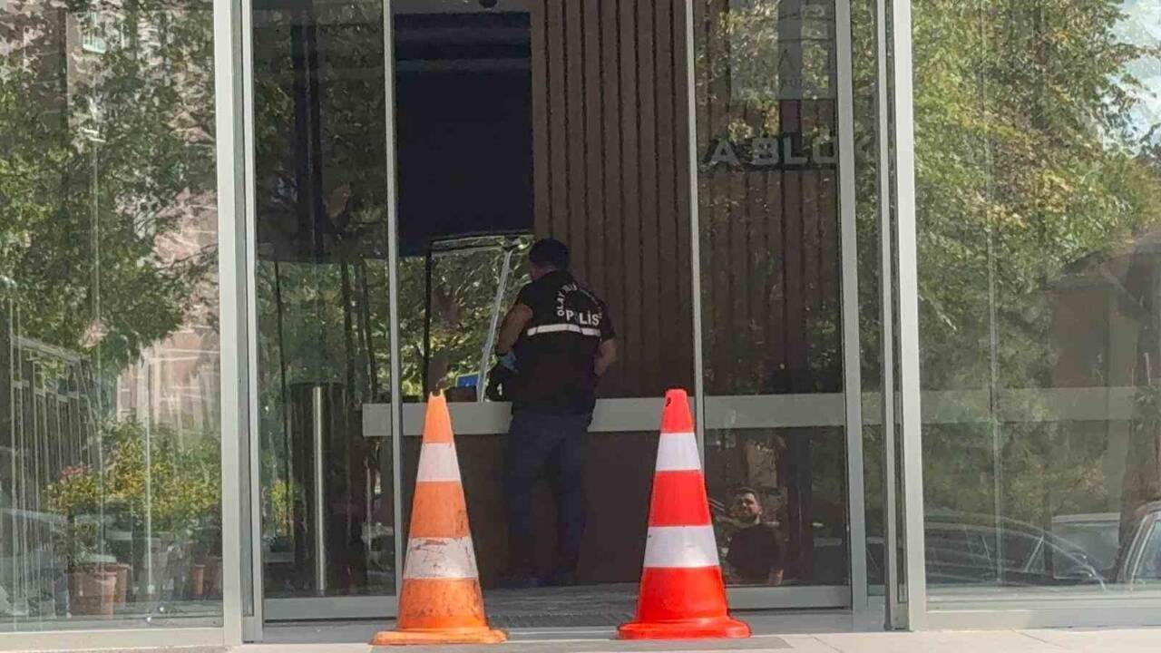 İstanbul Beylikdüzü'nde Yalçın K., boşanma aşamasındaki eşini pompalı tüfekle ayağından