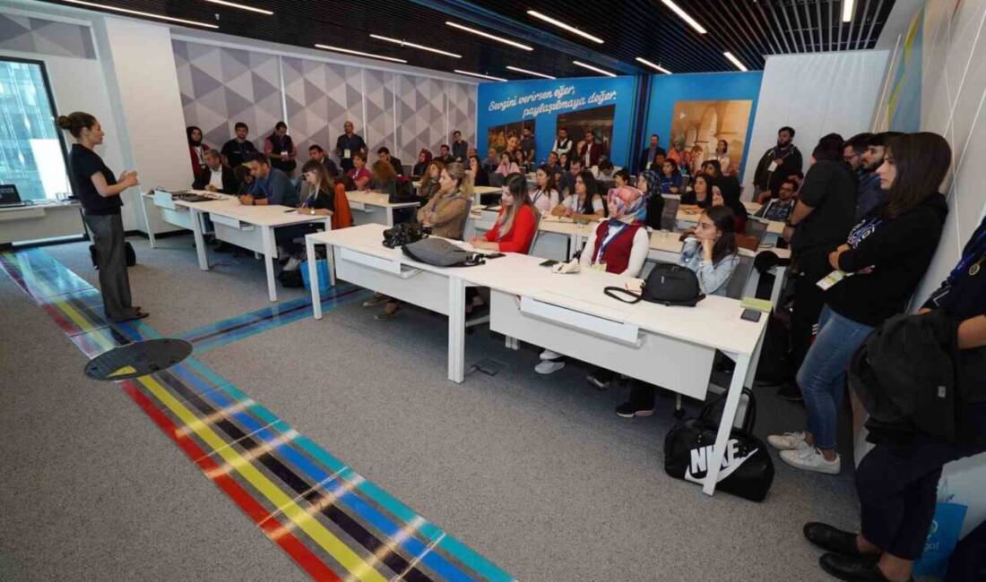 Ulaştırma ve Altyapı Bakanı Abdulkadir Uraloğlu, BTK Akademi'nin 10 yeni