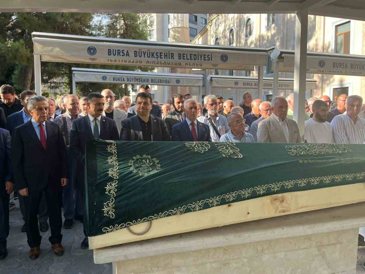 Bursa'nın tanınmış gazetecisi Engin Özpınar, 79 yaşında vefat etti. Olay