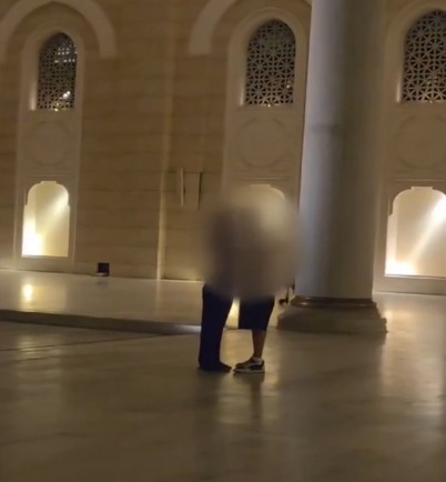 Üsküdar'daki Büyük Çamlıca Camii'nde uygunsuz davranışlar sergileyen Rus turistler K.Z.