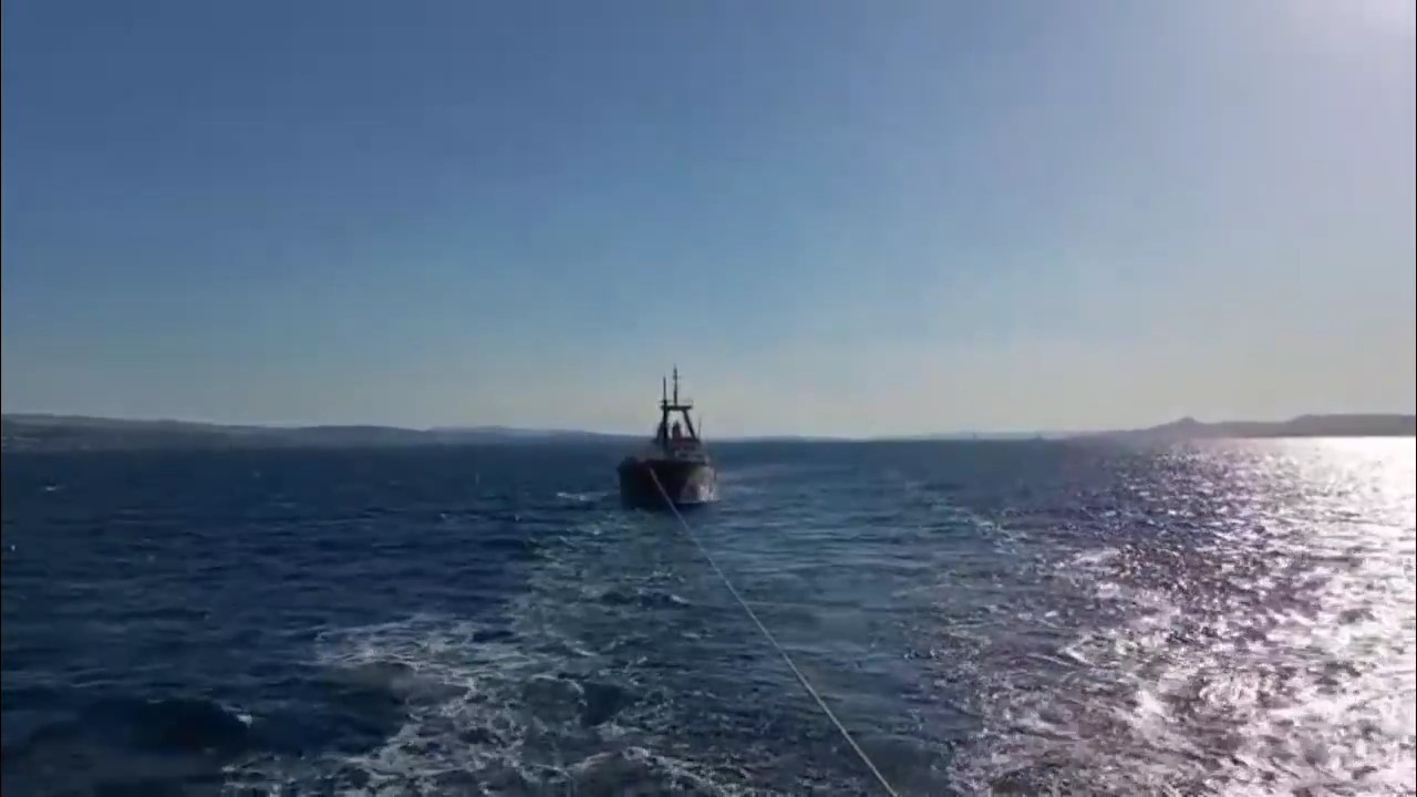 Çanakkale Boğazı'nda makina arızası yapan Türkiye bayraklı kuru yük gemisi