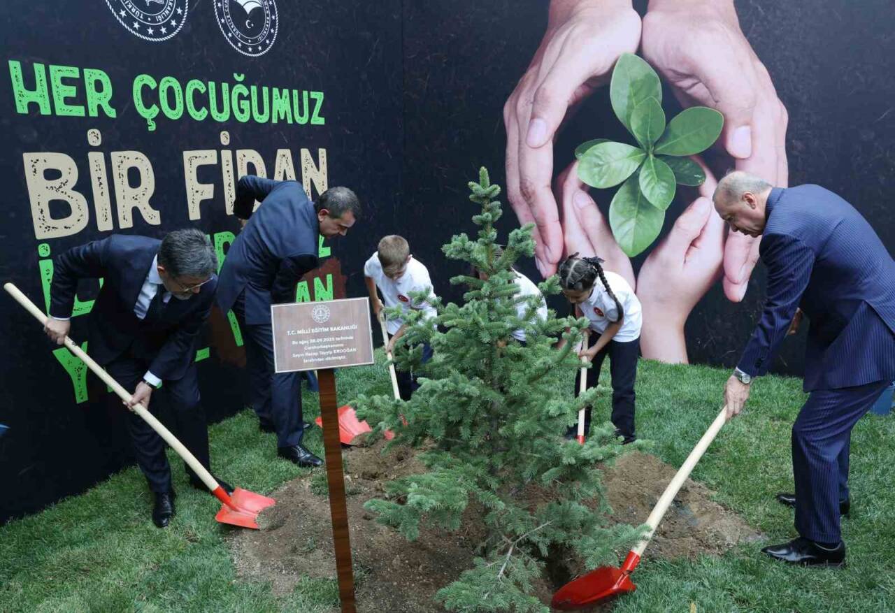 Cumhurbaşkanı Recep Tayyip Erdoğan, Bahçelievler Mümtaz Turhan Sosyal Bilimler Lisesi'nde