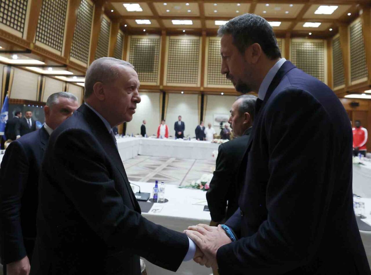 Cumhurbaşkanı Recep Tayyip Erdoğan, 2025 Avrupa Erkekler Basketbol Şampiyonası'nda gümüş