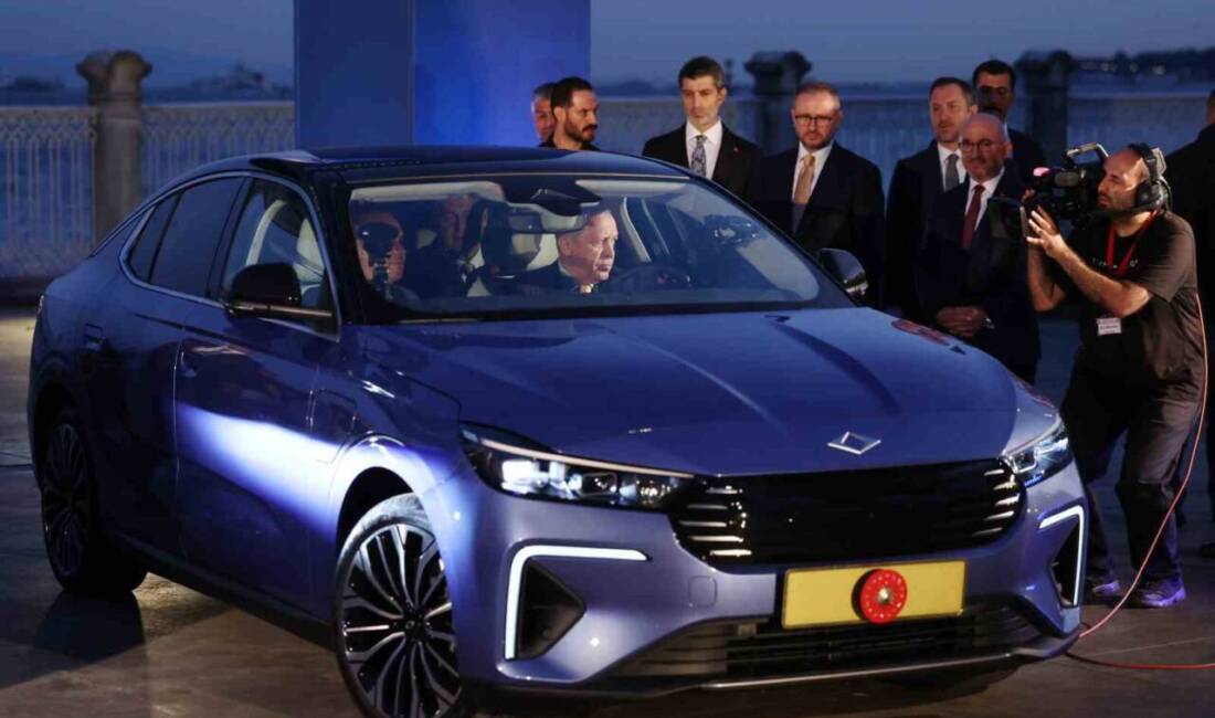 Cumhurbaşkanı Recep Tayyip Erdoğan, TOGG'un yeni T10F modelini kabul ederek