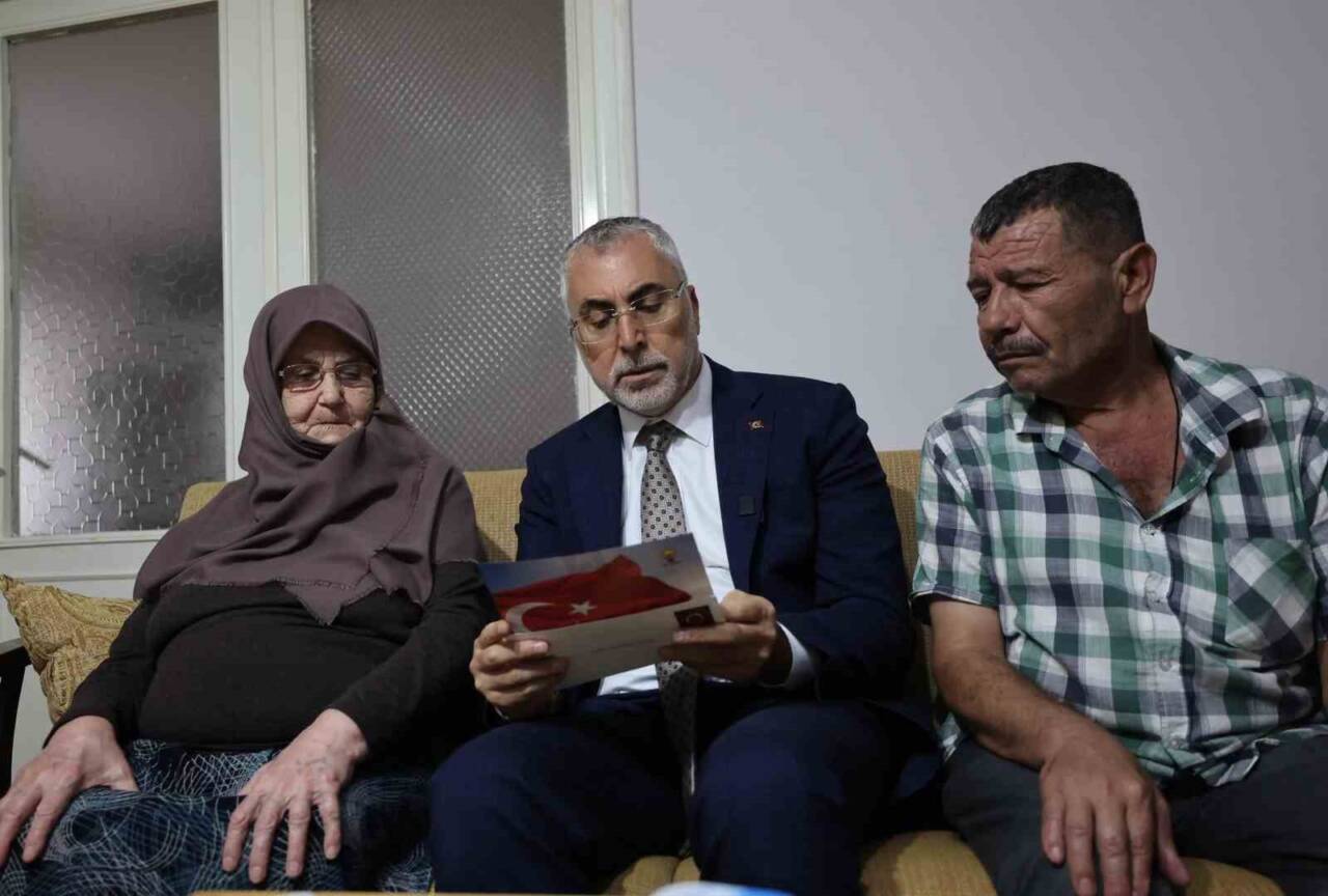 Çalışma ve Sosyal Güvenlik Bakanı Vedat Işıkhan, Sakarya’da şehit ailelerine