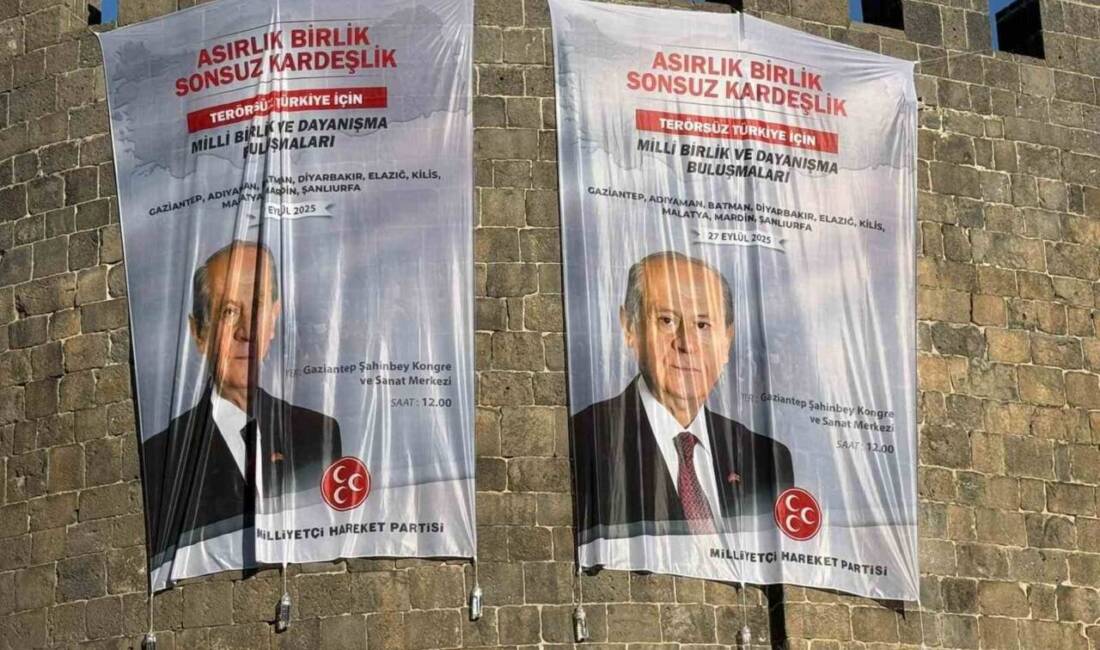 Diyarbakır'da, Milliyetçi Hareket Partisi Genel Başkanı Devlet Bahçeli'nin dev posterleri