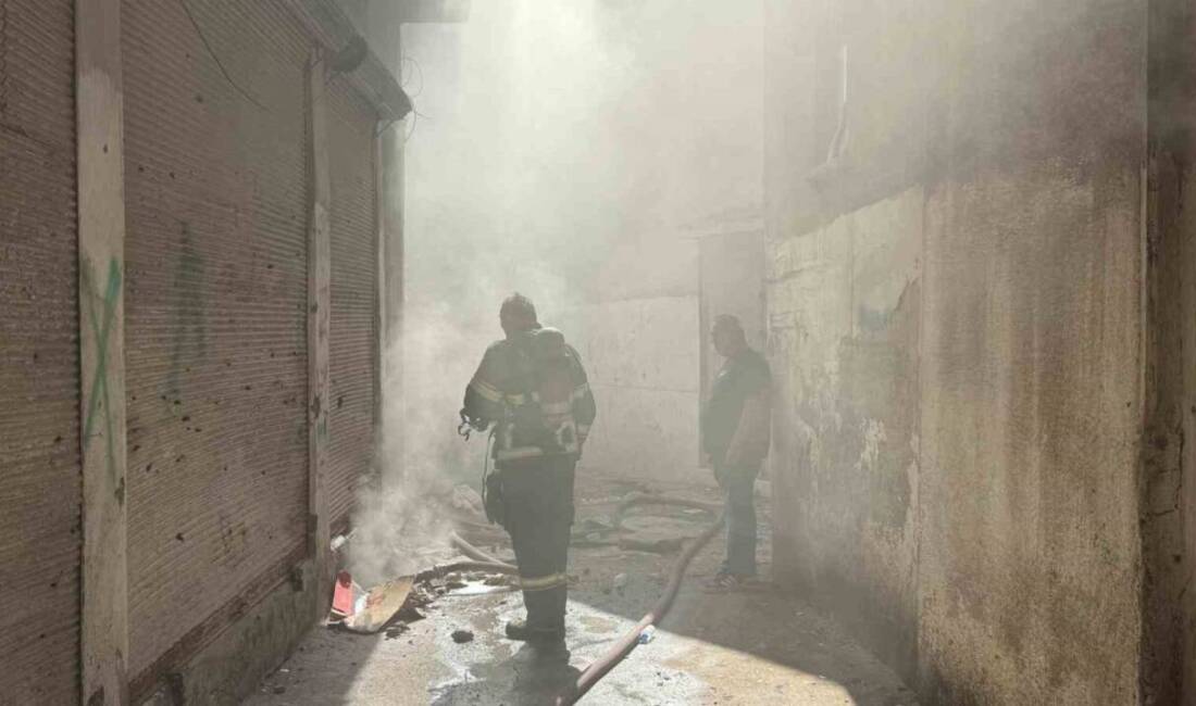Diyarbakır'ın Sur ilçesindeki 5 katlı ayakkabı deposunda çıkan yangın, elektrik