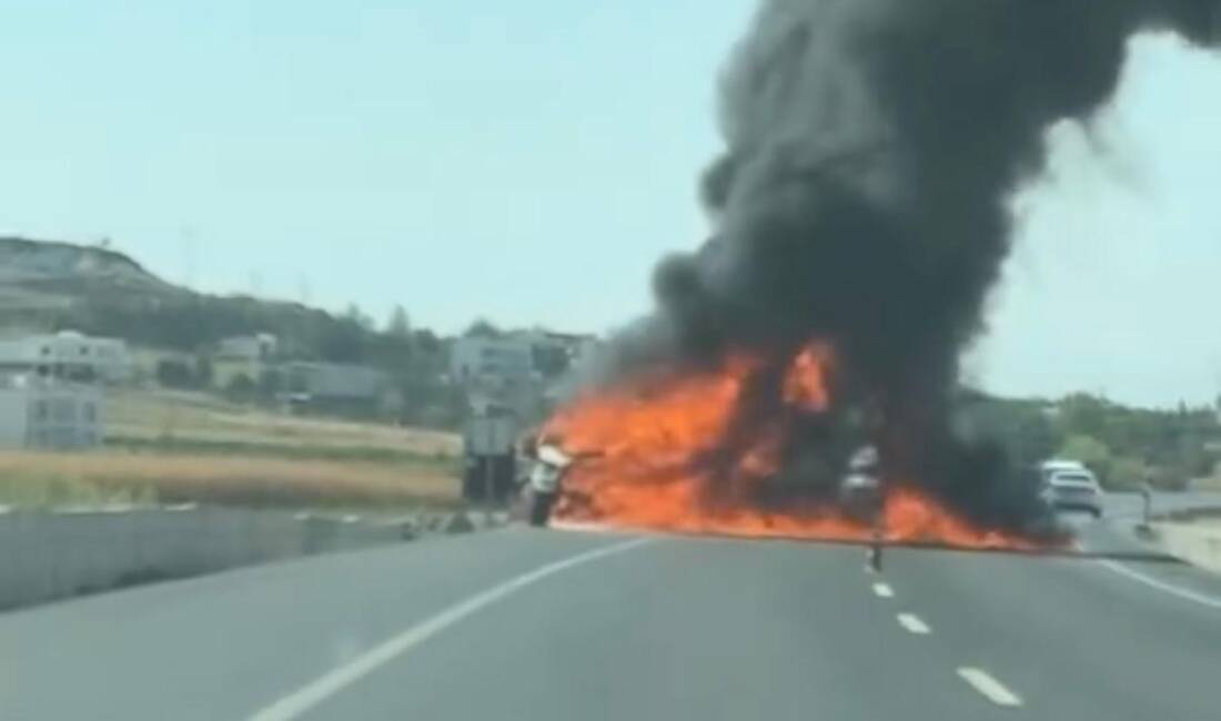 Diyarbakır'ın Bismil ilçesinde seyir halindeki bir kamyonet, belirlenemeyen bir sebeple