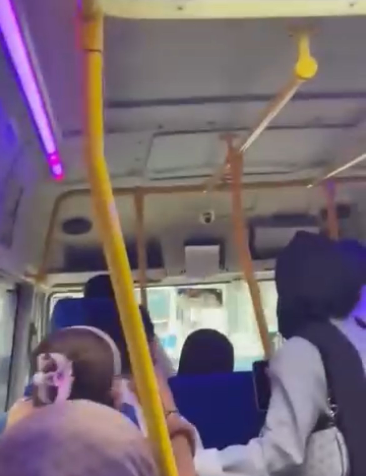 Bursa'nın Yıldırım ilçesinde bir minibüs şoförünün takip mesafesini korumadan agresif