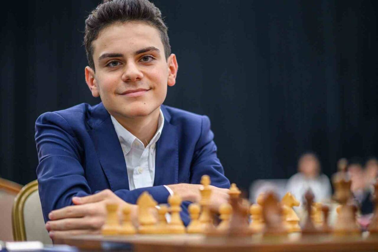 Özbekistan'ın Semerkand kentinde gerçekleştirilen 2025 FIDE Grand Swiss Turnuvası'nda, Büyükusta