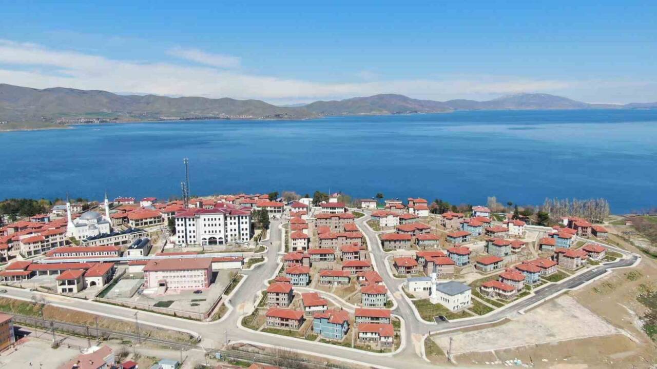 Elazığ'ın Sivrice ilçesinde 3.4 büyüklüğünde, 7 kilometre derinlikte deprem meydana