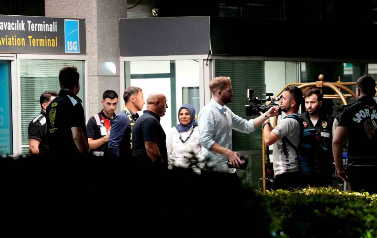 Fenerbahçe, teknik direktörlük görevi için Domenico Tedesco ile 2 yıllık